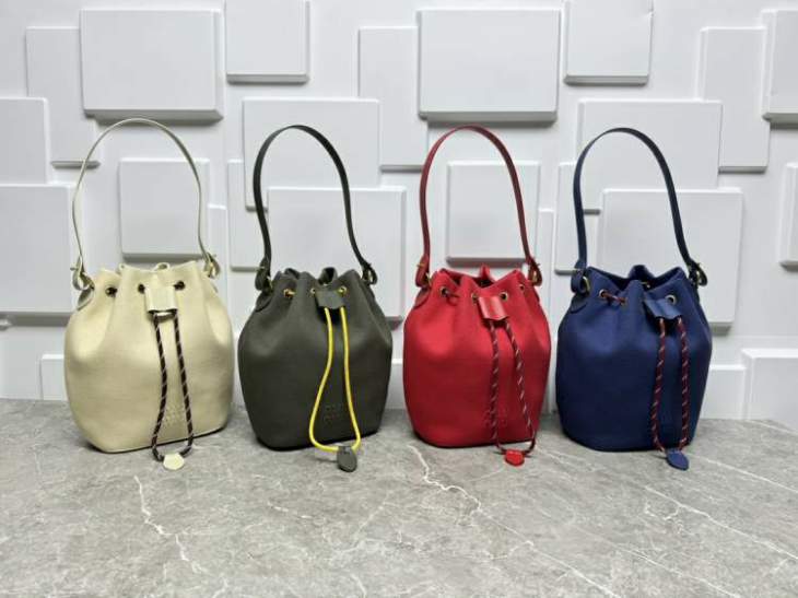 Picture of Miu Miu Handbags _SKUfw227908028fw